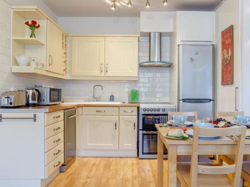 2 Bed in Brixham 80008