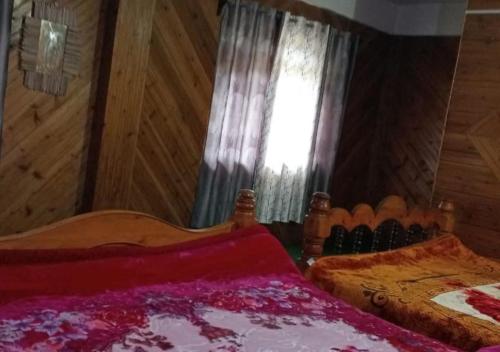 1 double bed, 1 twin bed