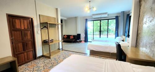 3 twin beds