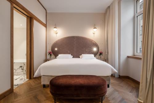 Grand Deluxe Double Room image 9