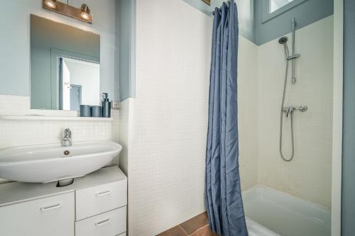 Standard Double Room image 3
