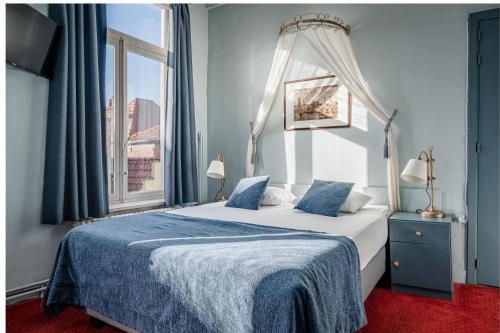 Standard Double Room image 5