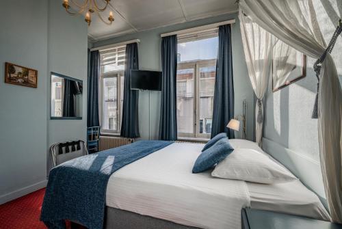 Standard Double Room image 4