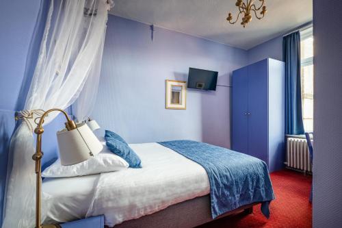 Standard Double Room image 10