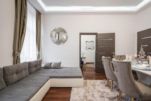 Comfortable quiet apartment in the city center - image 2