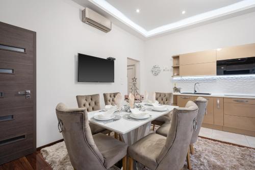 Centrum Opera Luxury apartment with free garage - image 8
