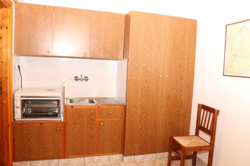 ห้องครัว, Maleatis Apollo Guesthouse in คอสมาส