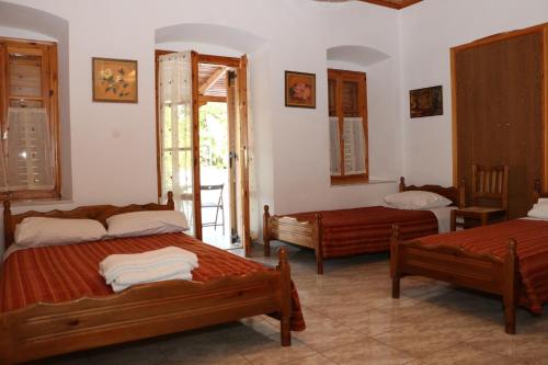 Maleatis Apollo Guesthouse in คอสมาส