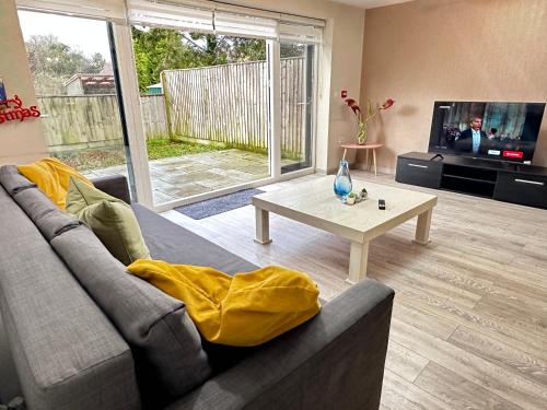 Horizon House, Stunning 2-Bedroom Flat 1, Parking, Netflix, Oxford - Apartment