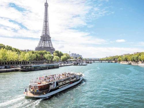 Unique! 500m to Eiffel Tower: Duplex with terrace! - image 13