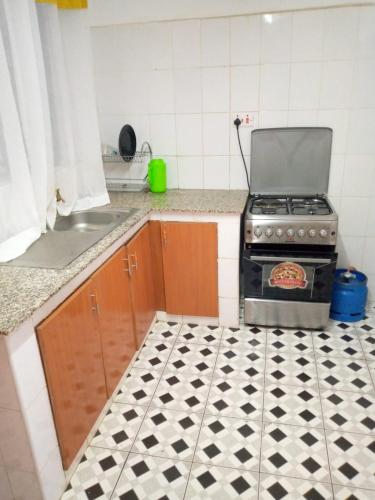 кухня, Lux Suites Milimani Business Apartments Nakuru in Накуру