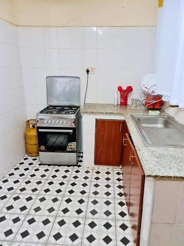 кухня, Lux Suites Milimani Business Apartments Nakuru in Накуру