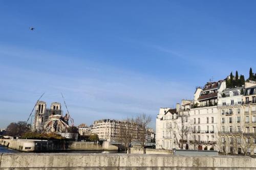 Ile SAINT LOUIS, NOTRE DAME, suite 1 chambre 2 a 4p