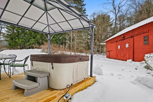 Retreat on the Pond in Chestertown, USA