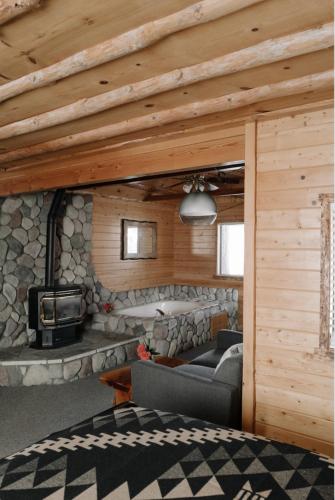 2401 - Oak Knoll Studio with Jacuzzi #2 cabin