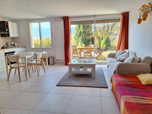 Appartement 40m2 avec terrasse et vue superbe - Location saisonnière - Theys