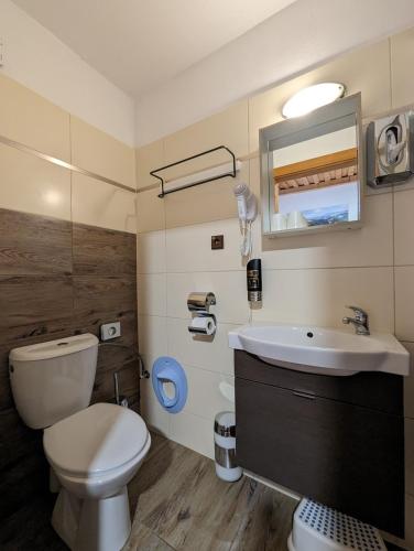 Double Room image 5