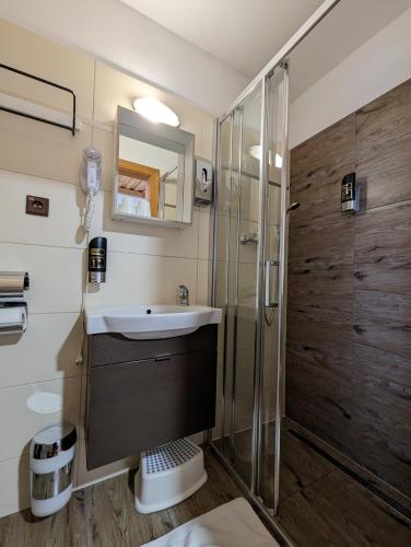 Double Room image 4