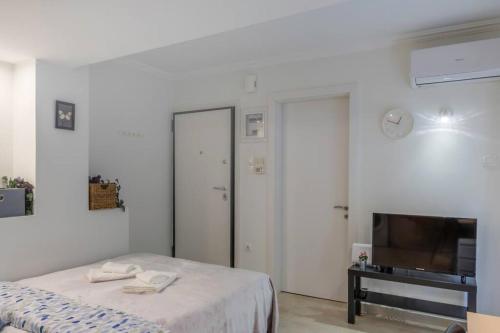 Renovated and cozy apartment close to metro, Athens (photo 6)
