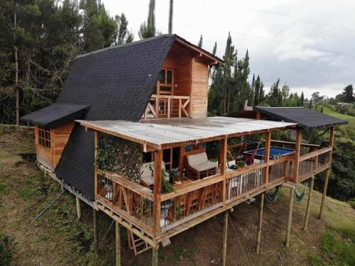 B&B Marinilla - Lovely two bedroom cabin on avocado farm - Bed and Breakfast Marinilla