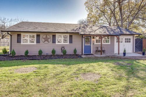 Game Room and Fire Pit Family-Friendly Aubrey Home in Pilot Point (TX)