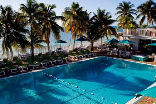 Waterfront House with 37ft Dock & Cabana Club in Key Colony Beach, USA