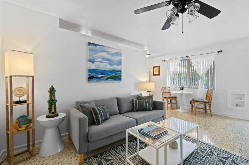 Sunshine shores boutique apartments in Palm Beach Shores, USA