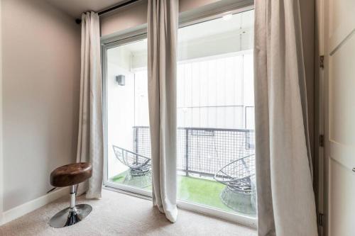 Modern Luxury Meets Cultural Charm near Hotspots in Dallas, USA