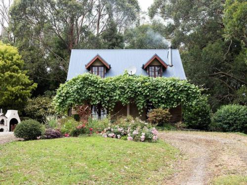 Hideaway Cottage - Secluded Retreat - Pet Friendly