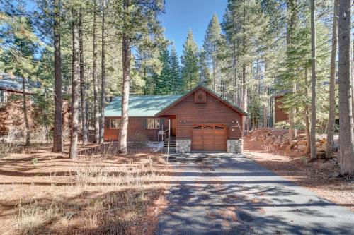 Charming Truckee Cabin 5 Mi to Donner Lake!