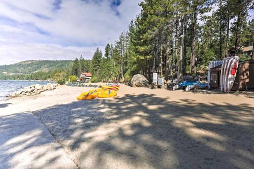 Charming Truckee Cabin 5 Mi to Donner Lake!