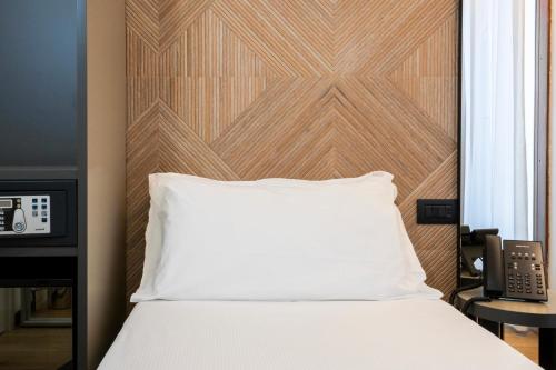 London Hotel - image 12