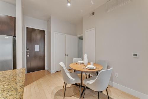 Cozy 1 Bedroom Suite, Pool, Gym, Parking Cs in Dallas, USA