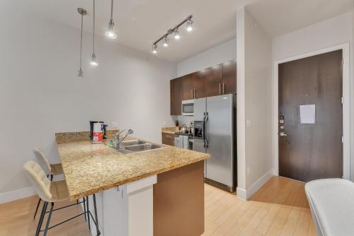 Cozy 1 Bedroom Suite, Pool, Gym, Parking Cs in Dallas, USA