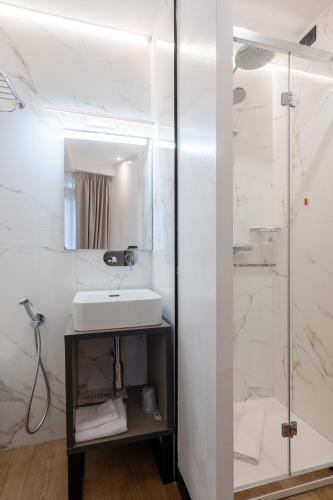 London Hotel - image 10