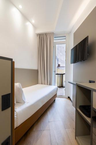 London Hotel - image 13