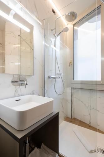 London Hotel - image 11