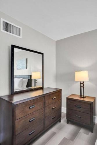 Poinciana Getaway 1BR Apartment Near FLL Airport in Fort Lauderdale, USA