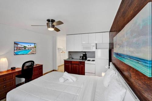 Waves Beach Town Studio Apartment