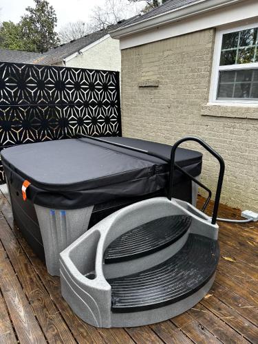 Modern 3BD Cottage Home w/Private HotTub in Cascade Road