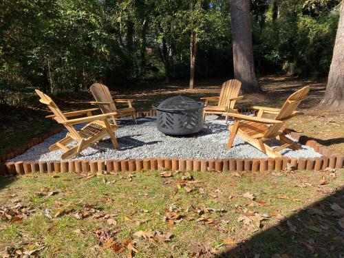 Modern 3BD Cottage Home w/Private HotTub in Cascade Road