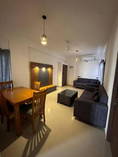 . Brand new Entire 2BHK Apartment with WFH space.