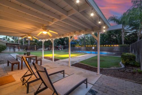. Revitalizing 3 Bedroom Home With Pool, Pet-Friendly, Wi-fi