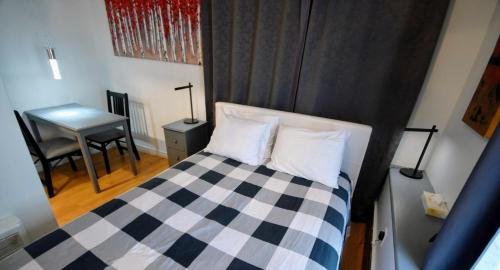 Budget Double Room image 6