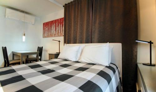 Budget Double Room image 8