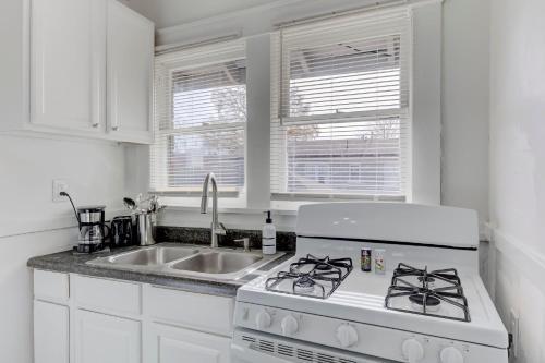 Charming Cooper-Young Flat in the Heart of Memphis in Memphis, USA