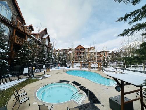 Canmore Mountain Retreat - Heated Pool & Hot-tub