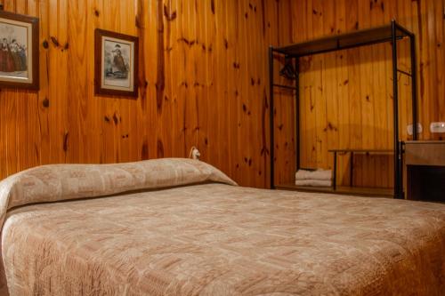 Standard Double Room image 6