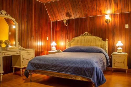 Large Double Room image 6