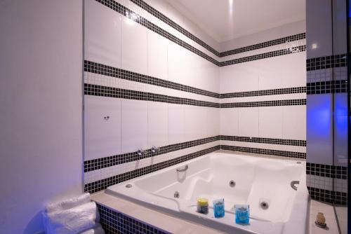 อ่างแช่น้ำร้อน, Motel Fantasy 2 (Adult Only) in กอนตาเจง